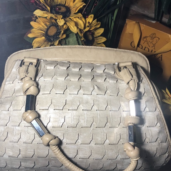 Galian Shoulder Bag - Picture 3 of 8